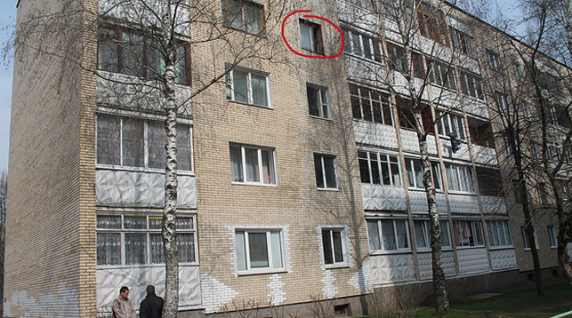 Пенсионер из Барановичей погиб, спускаясь на кабеле с 4 этажа на 3