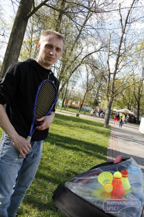 Брестчанин бросил вызов спортсмену из Германии в набивании теннисными ракетками