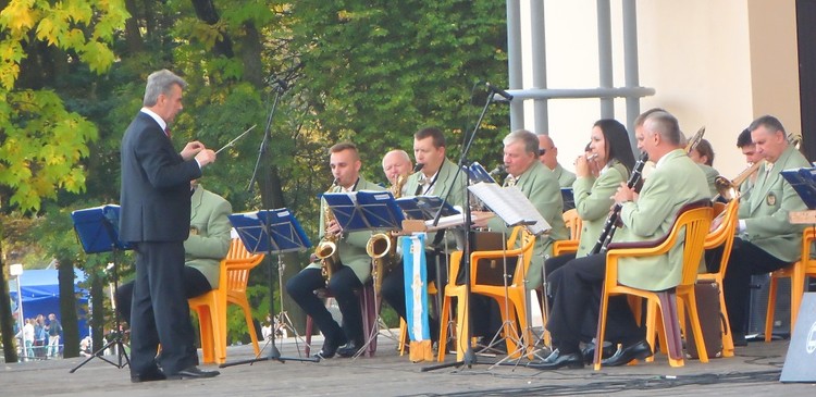 Брестский духовой оркестр закрыл летнюю танцевальную программу