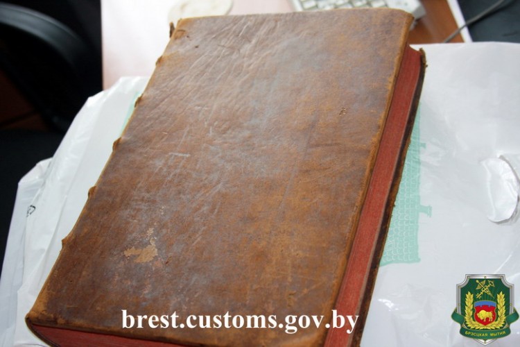 Старинные книги пытались перевезти через границу в Бресте