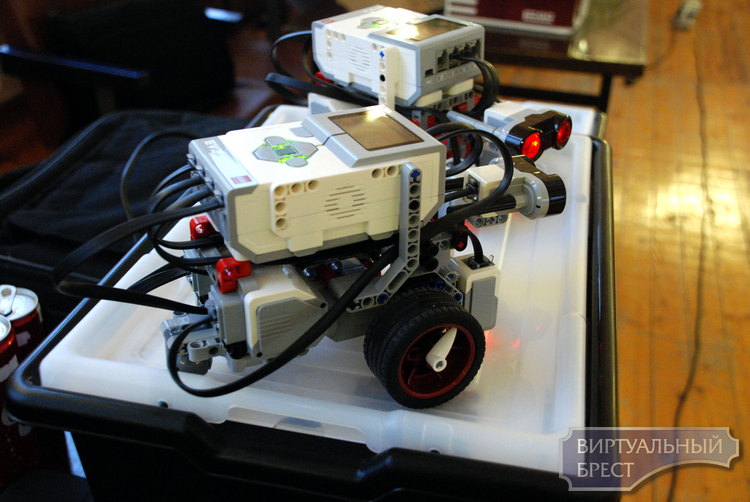 В Бресте состоялся турнир по робототехнике «РобоФэст»