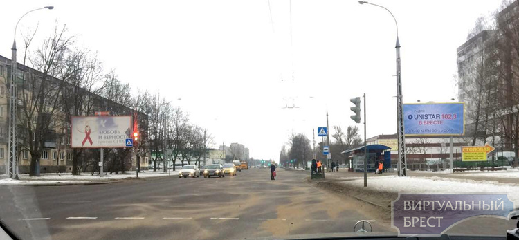 Из-за снега в городе Бресте сложная обстановка на дорогах