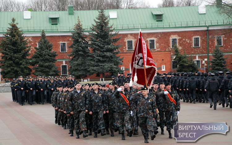 В Бресте состоялся торжественный митинг, посвященный 100-летию милиции Беларуси