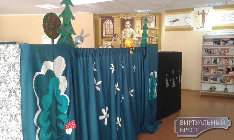 Кукольные театры СШ №10 и 12 представили спектакли на Неделе детской и юношеской книги