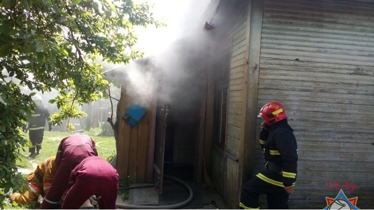 В Барановичах на пожаре спасен мужчина