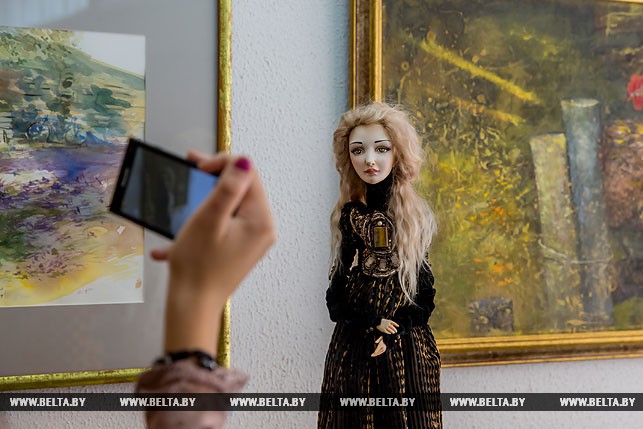 Более сотни авторских кукол представлены на международной выставке в Бресте