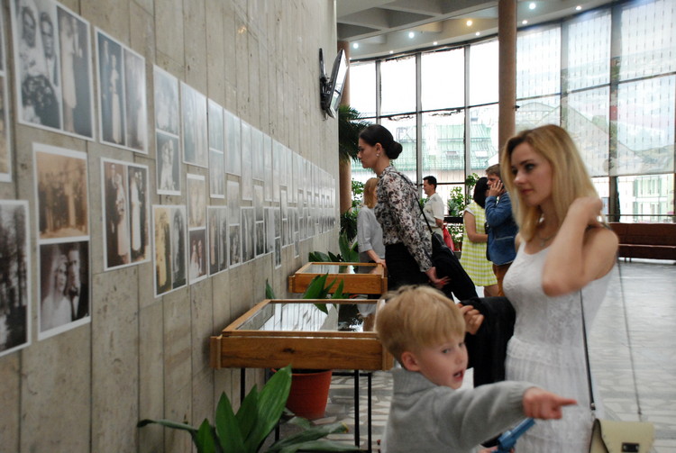 17 июля открылась фотовыставка «Свадебная мода и традиции Брестчины»
