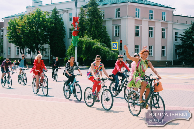 Вело-флешмоб в стиле поп-арт прошёл в Бресте
