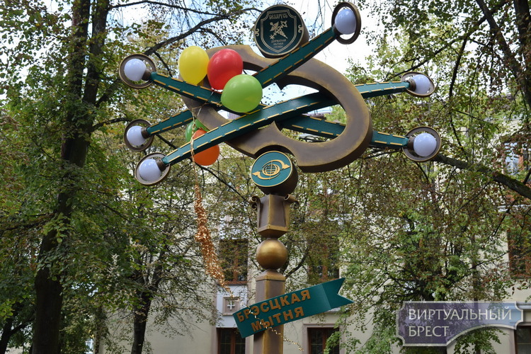 В Бресте открыли "фонарь таможенника" на ул. Гоголя