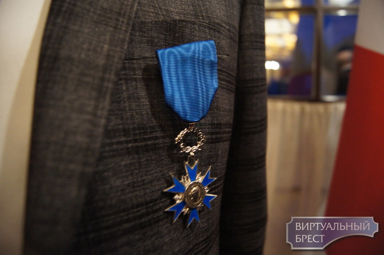 Почетный консул Франции в Бресте Леонид Стаецкий награжден французским орденом "За заслуги"