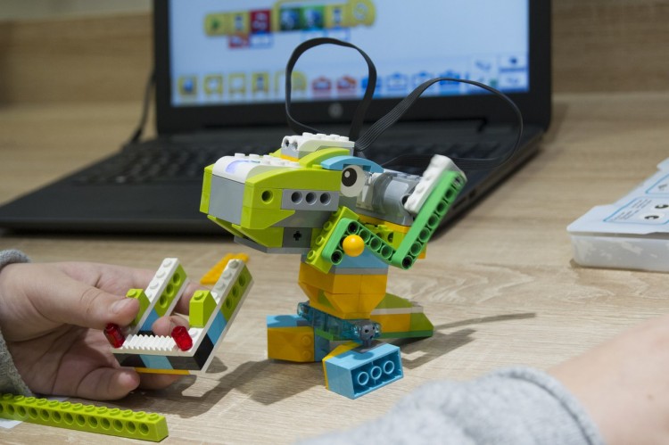 Энтузиасты развивают робототехнику в Бресте и учат этому искусству детей