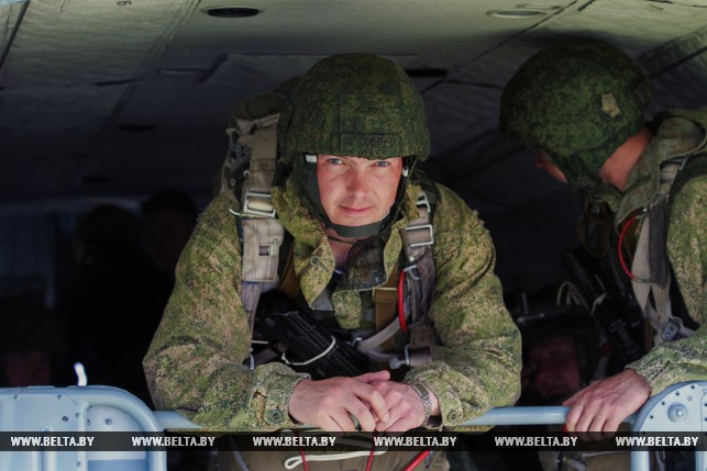 На полигоне Брестский началась активная фаза совместного учения десантников Беларуси и России