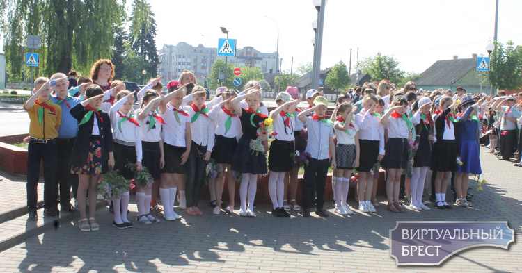 В Жабинке прошел праздник приема детей и молодежи в ряды ОО "БРПО" и ОО "БРСМ"
