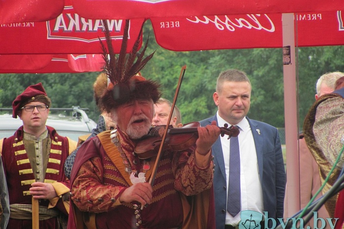 Брестчане и князь Радзивилл побывали на стрельбе из 400-летних пушек в Тересполе