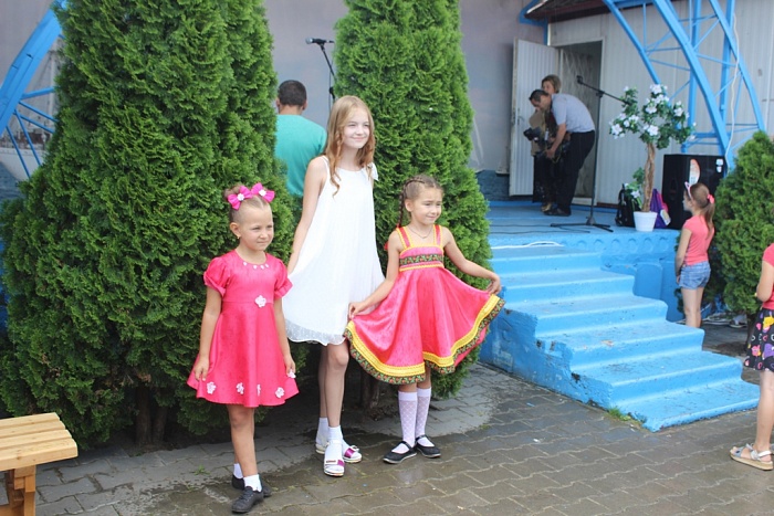 Белорусский союз женщин собрал портфели первоклассникам Бреста