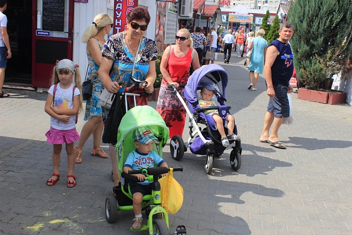 Белорусский союз женщин собрал портфели первоклассникам Бреста