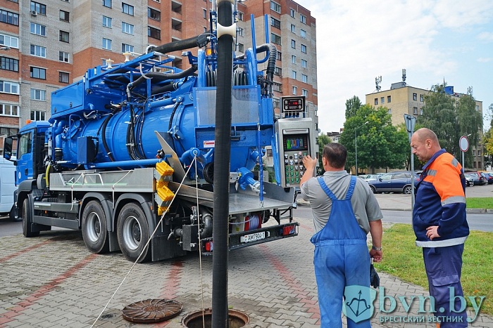 Брестский «Водоканал» получил машину для чистки подземных труб