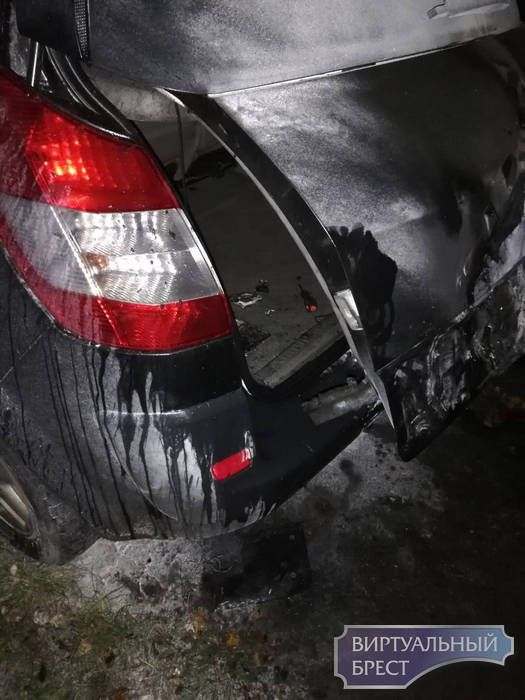 Ночью в Брест на ул. Московская сгорел автомобиль «Рено»