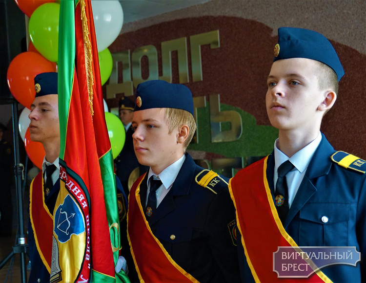 В войсковой части 5526 прошла церемония  посвящения в кадеты учащихся СШ № 28 г. Бреста