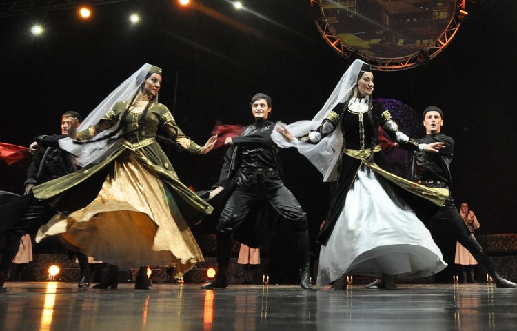 «Буря на сцене! Их танец бросает вызов законам гравитации». Грузинский театр танца «Legaсy» впервые в Беларуси