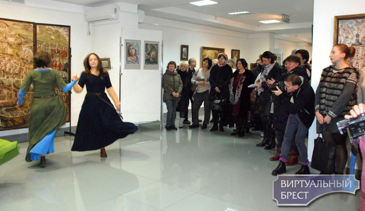 Художница Анастасия Фетисова посвятила 1000-летию Бреста персональную выставку