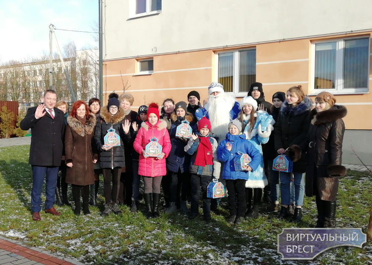 Республиканская благотворительная акция «Наши дети»  в Детском квартале на Васнецова