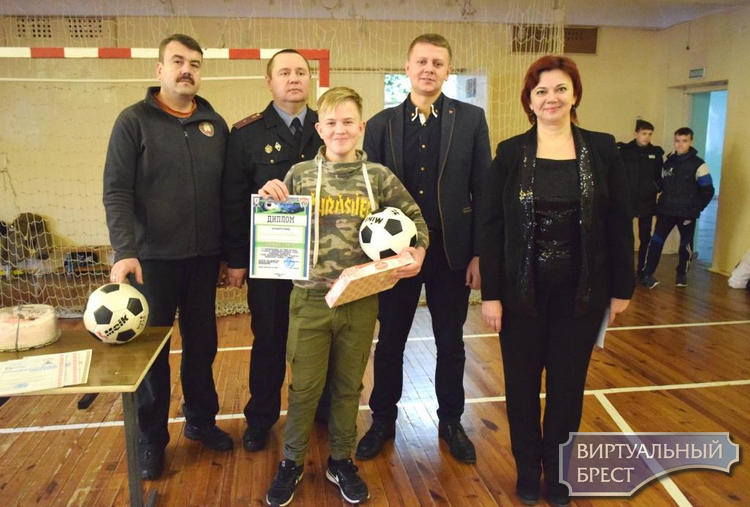 Соревнования по мини-футболу в Ленинском районе  закончились дружеской «ничьей»