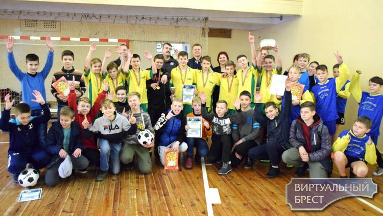 Соревнования по мини-футболу в Ленинском районе  закончились дружеской «ничьей»