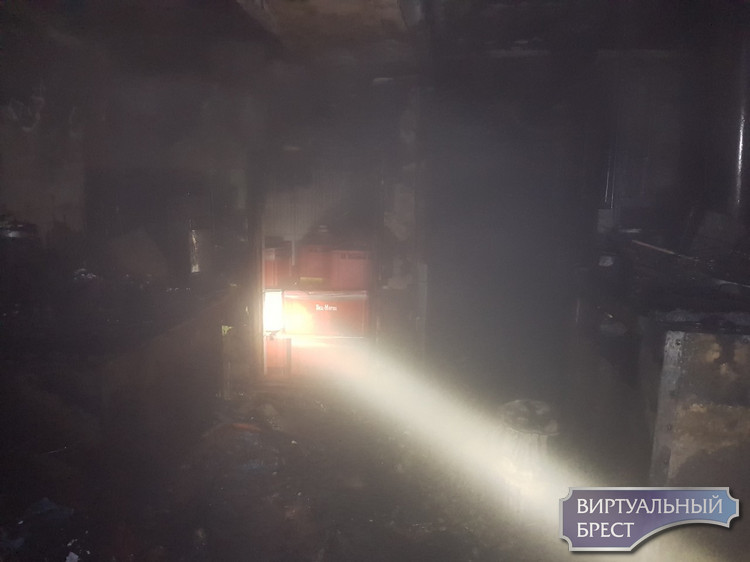 Вчера утром на ул. Ясеневой в Бресте горел гараж