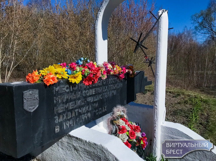 Мемориал «Дубинники» посетил актив Московского РК ОО «БРСМ»