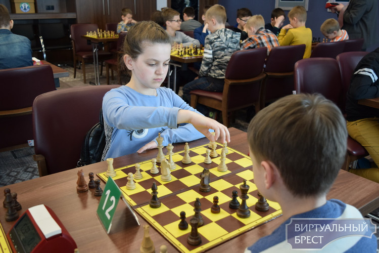 Кубок чемпиона мира по шахматам Анатолия Карпова среди детей проходит в Бресте