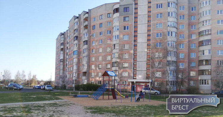 Небольшой сквер и детская площадка появились в микрорайоне Ковалево в Бресте