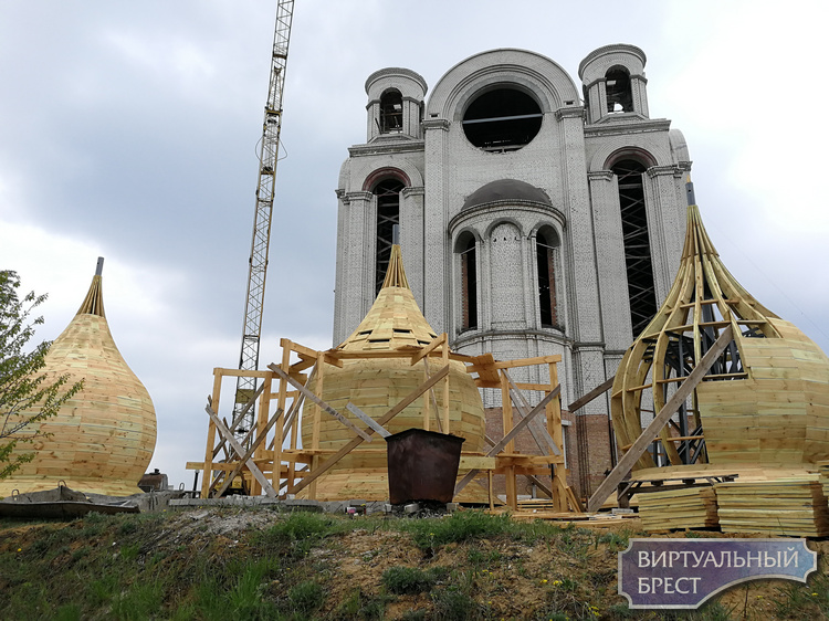 Идёт подготовка к монтажу куполов для Свято-Христо-Рождественской Церкви в Бресте