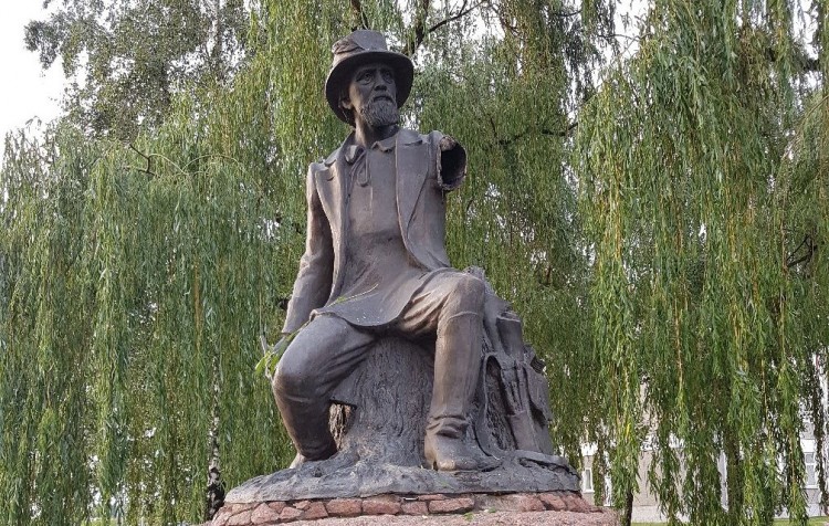 В Иваново ветер оторвал руку у памятника Наполеону Орда