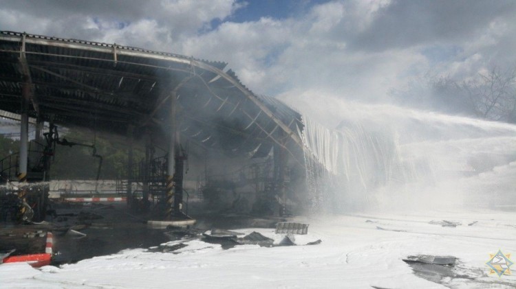 Пожар на территории нефтебазы в Бресте (официальные фото происшествия)
