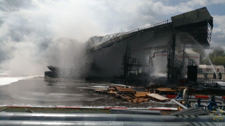 Пожар на территории нефтебазы в Бресте (официальные фото происшествия)