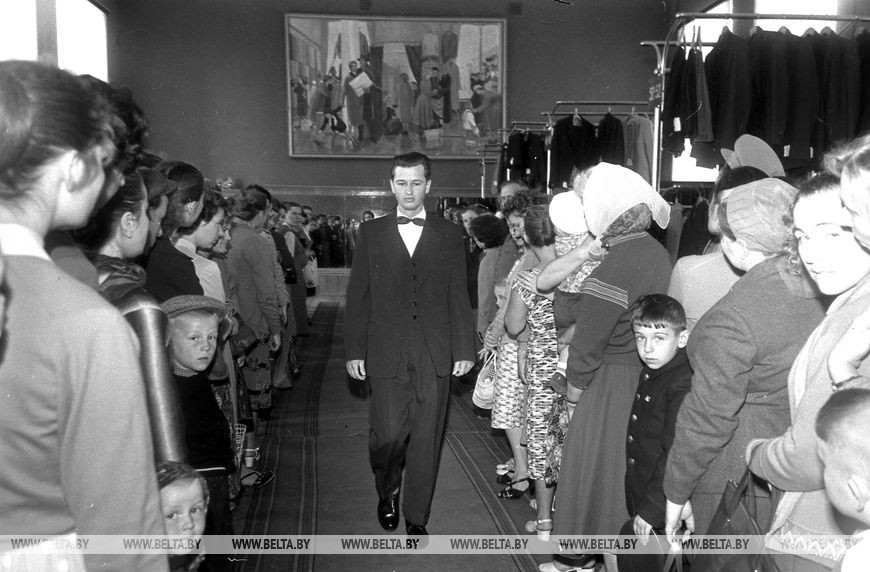 Демонстрация моделей одежды в одном из ателье Бреста, март 1961 года