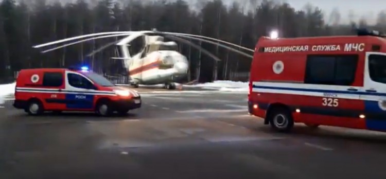 Авиаторы МЧС транспортировали пациента с COVID-19 в медицинском модуле из Бреста в столицу 