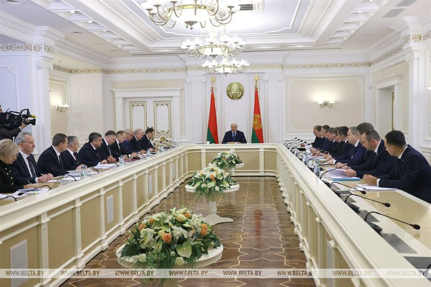 Лукашенко: иметь две АЭС было бы