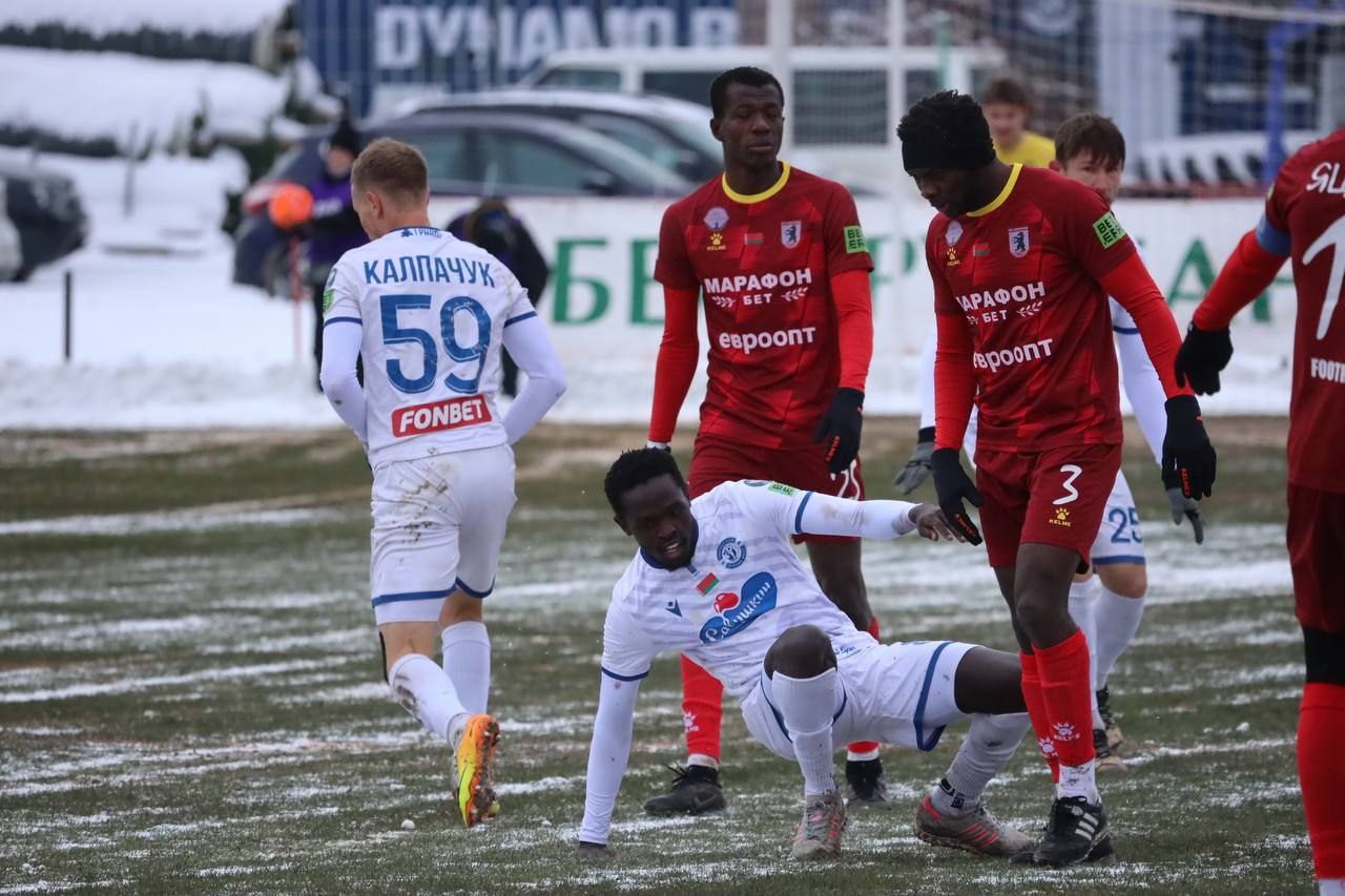 Футболисты «Динамо-Брест» забили «Сморгони» гол, когда вратарь соперников  поскользнулся. И всё равно проиграли
