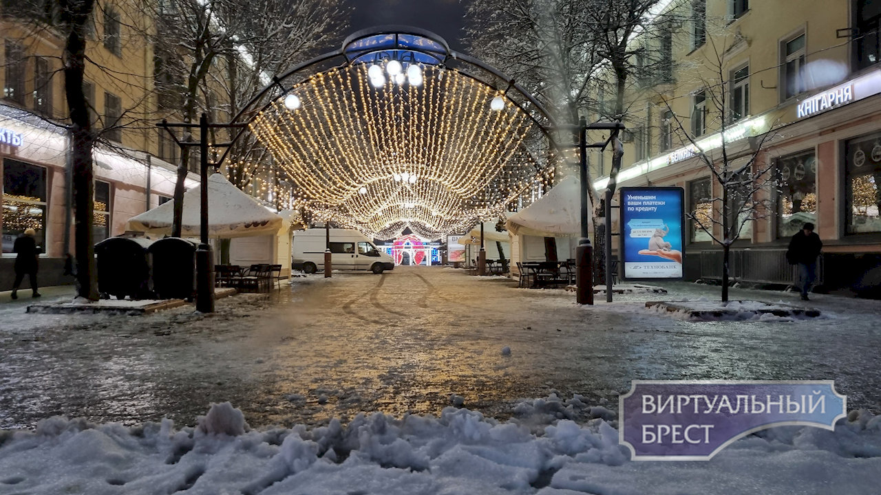 С утра на улицах города образовался сильный гололед, но сейчас уже получше